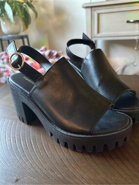 Madden Girl Black Platform Slingback Sandals size 7.5